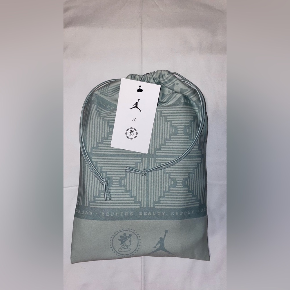 Sold NWT pack JORDAN X BEPHIE'S BEAUTY SUPPLY TANK WITH DETACHABLE SLEEVES - Picture 4 of 13